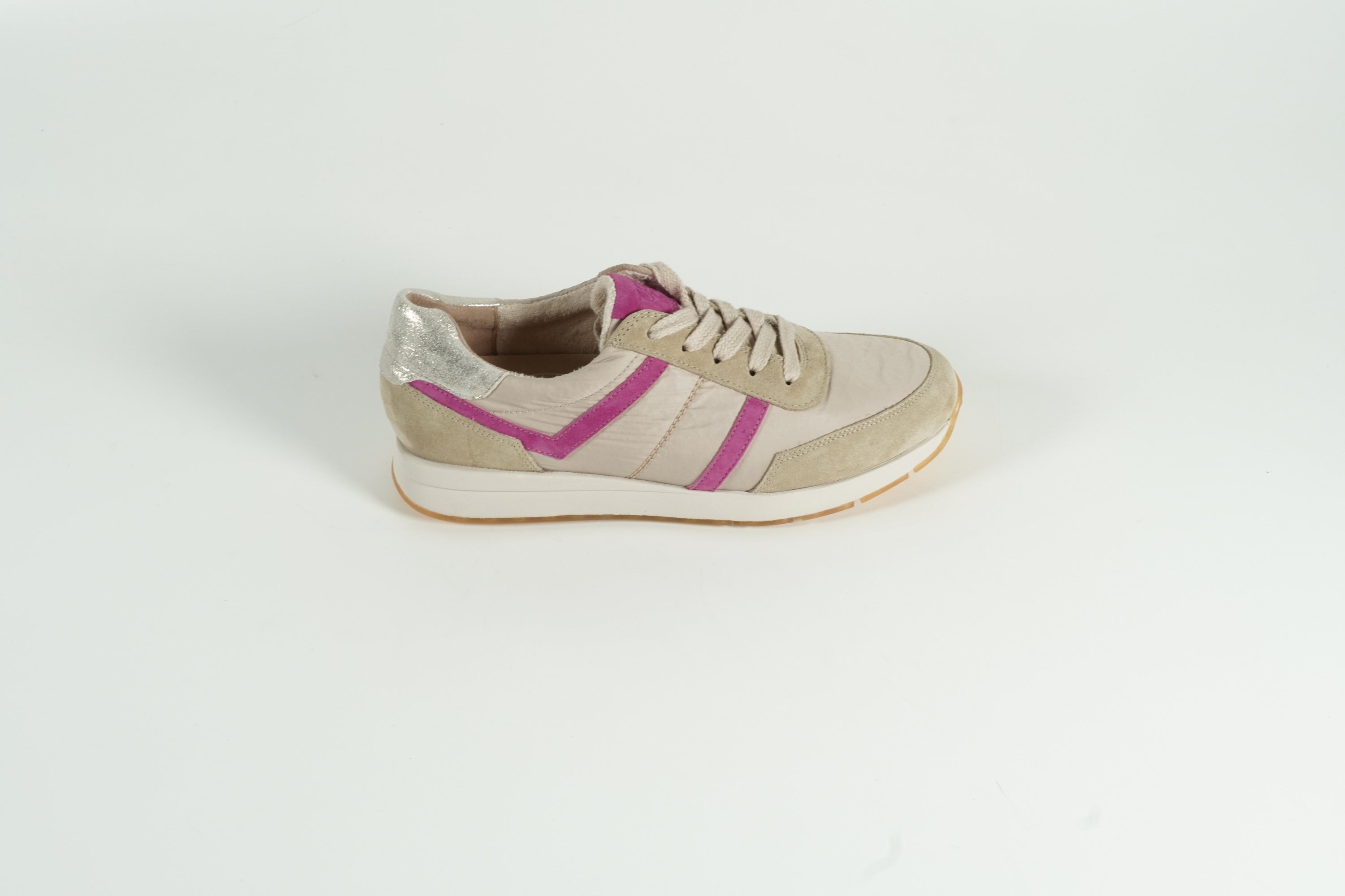 Baskets beiges