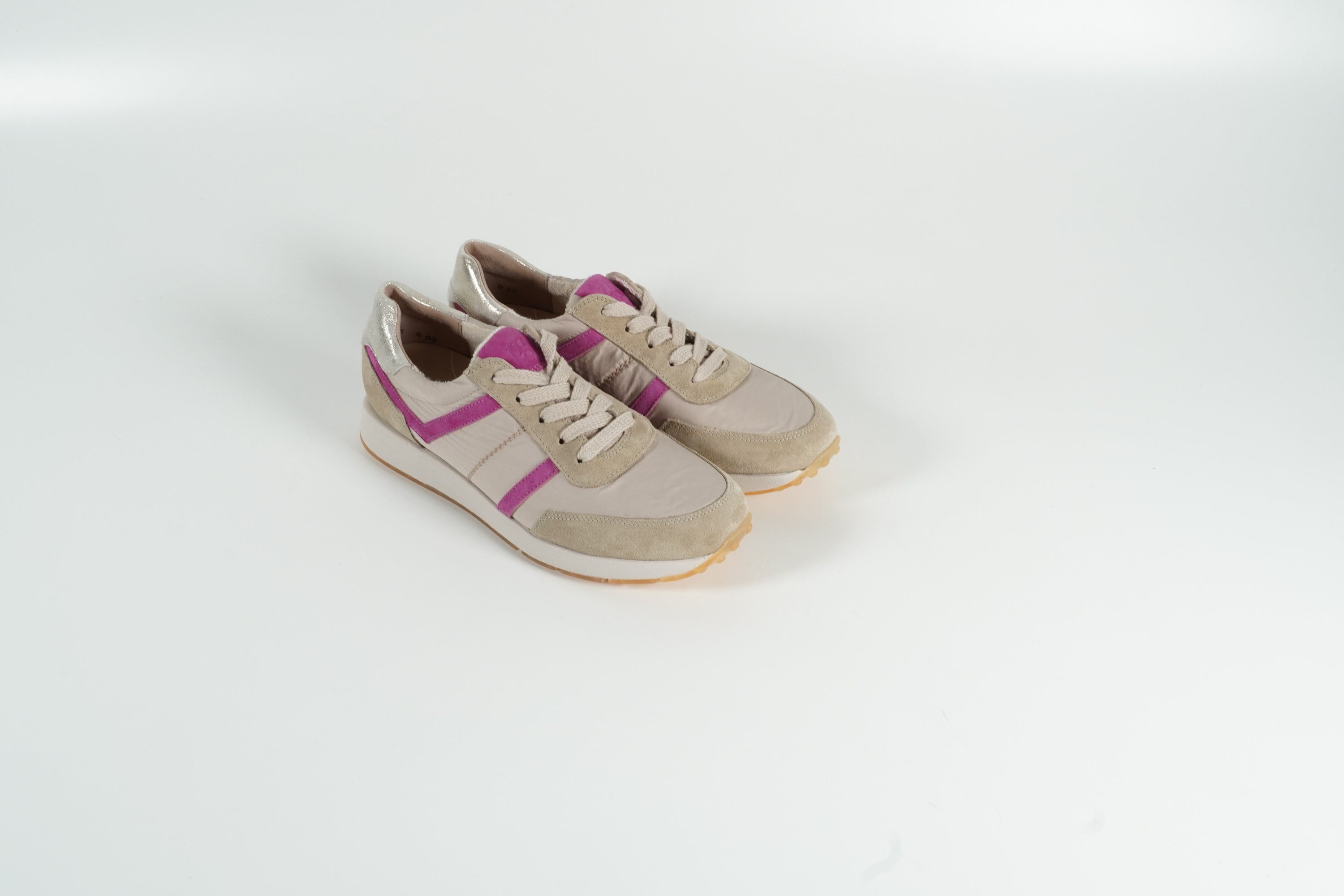 Baskets beiges