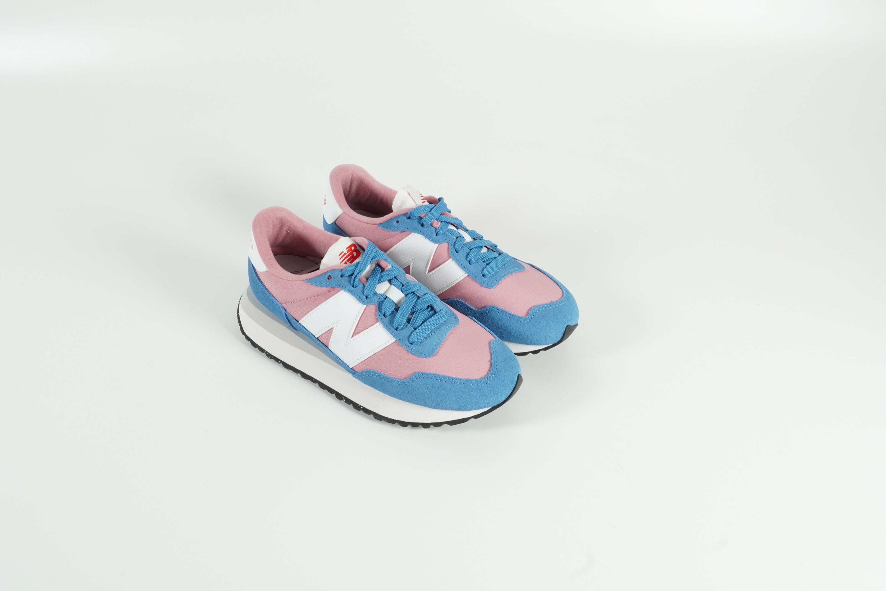 Baskets bleues