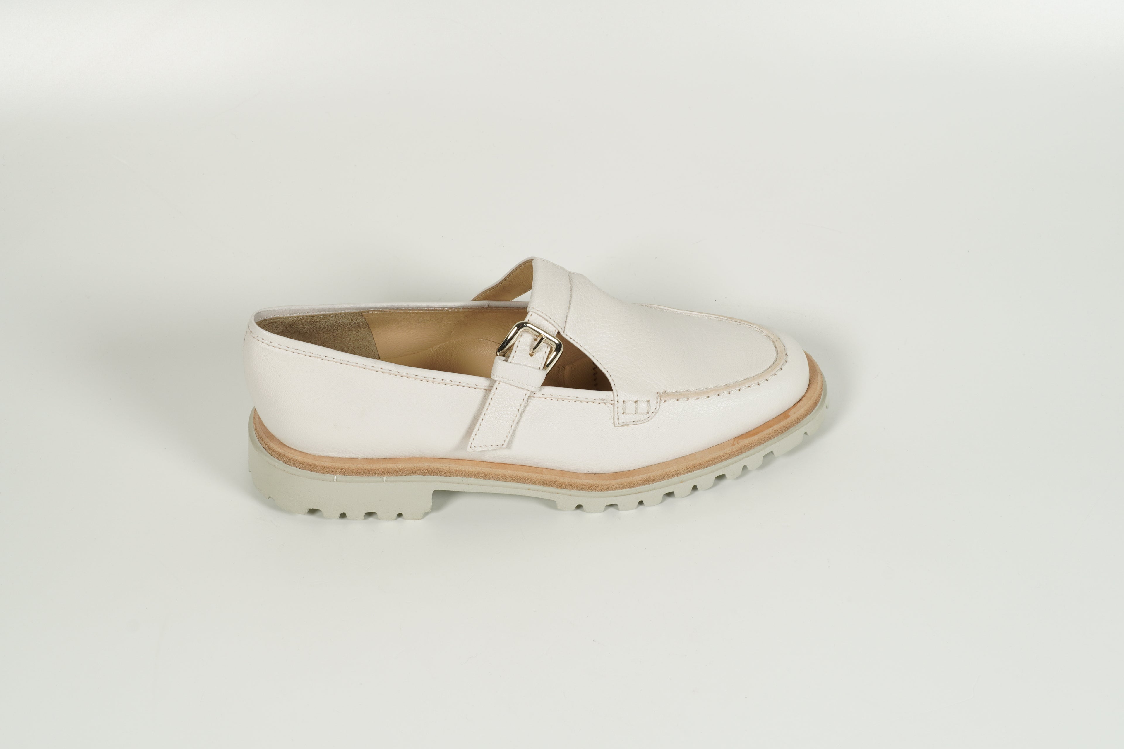 White low shoe