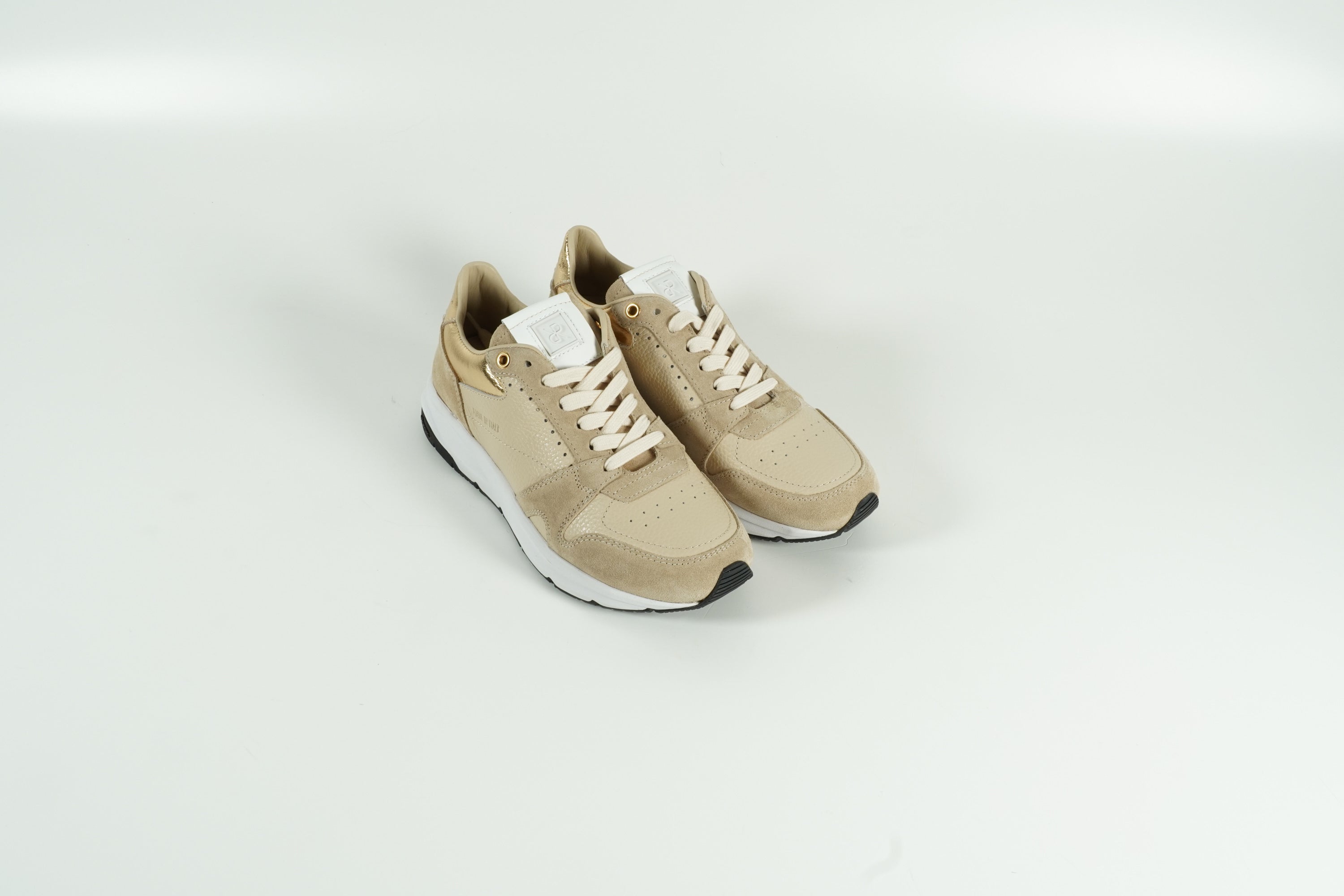 Baskets beiges