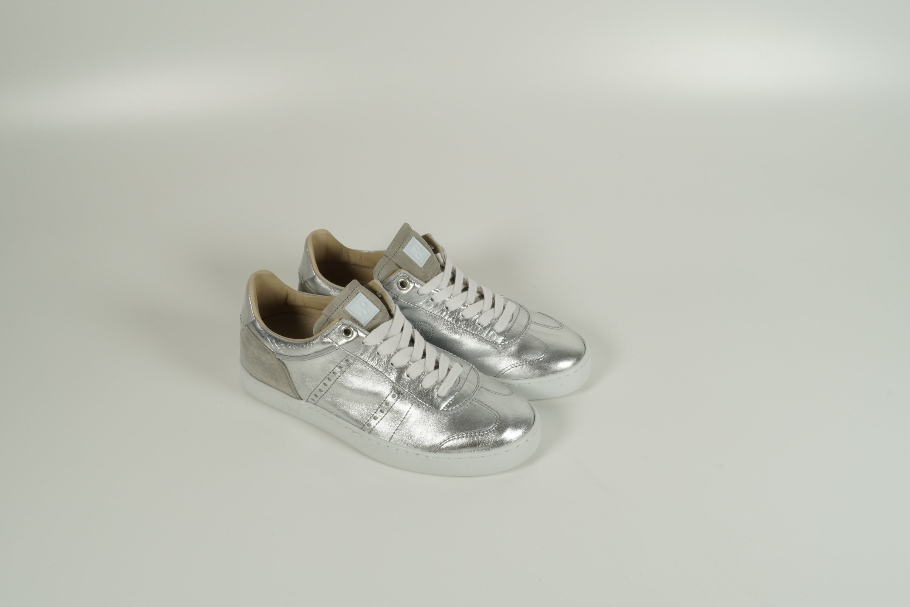 Sneaker Silber