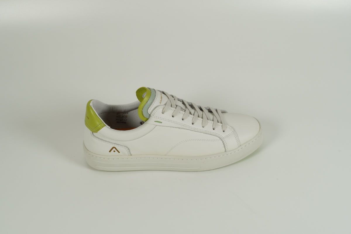 Sneaker White