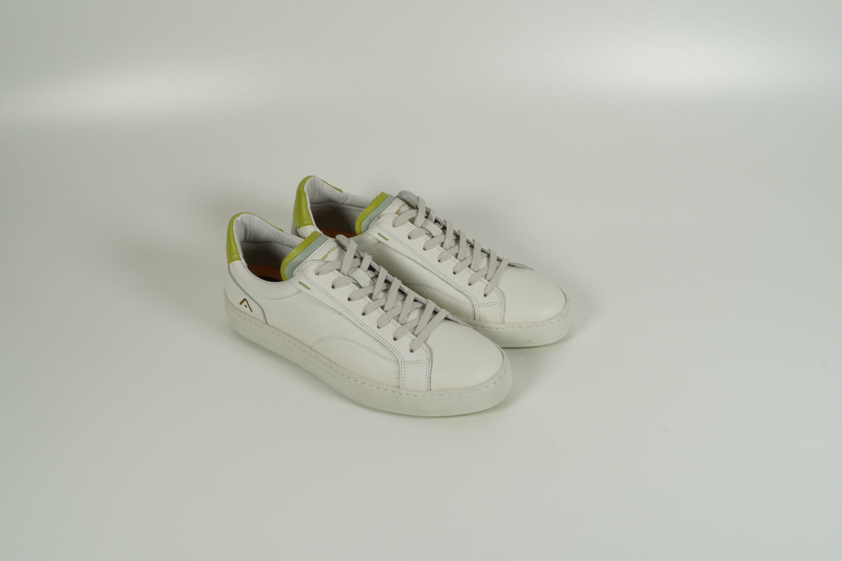 Sneaker White