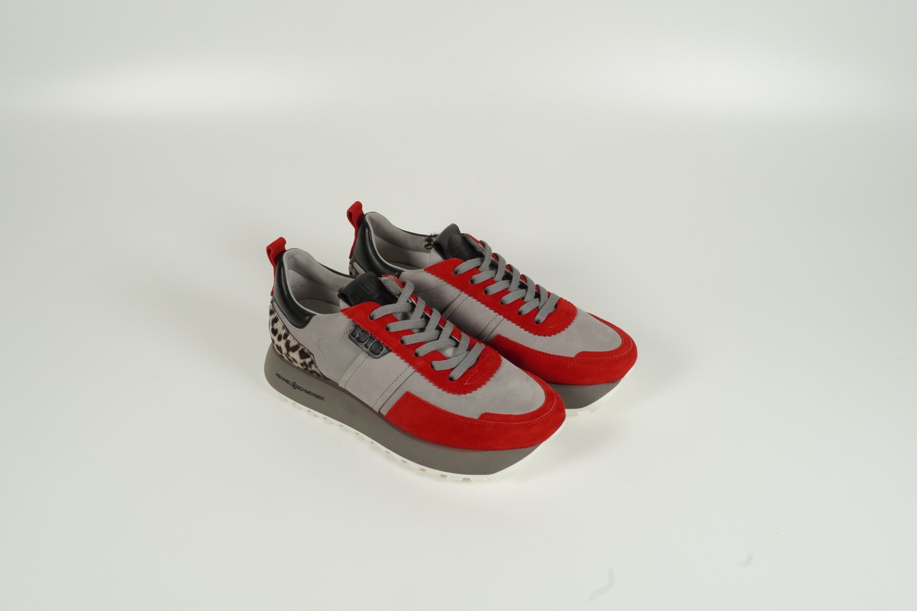 Baskets grises