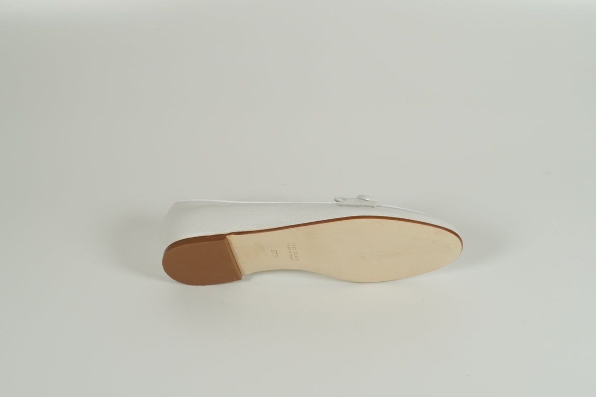 Moccasin White