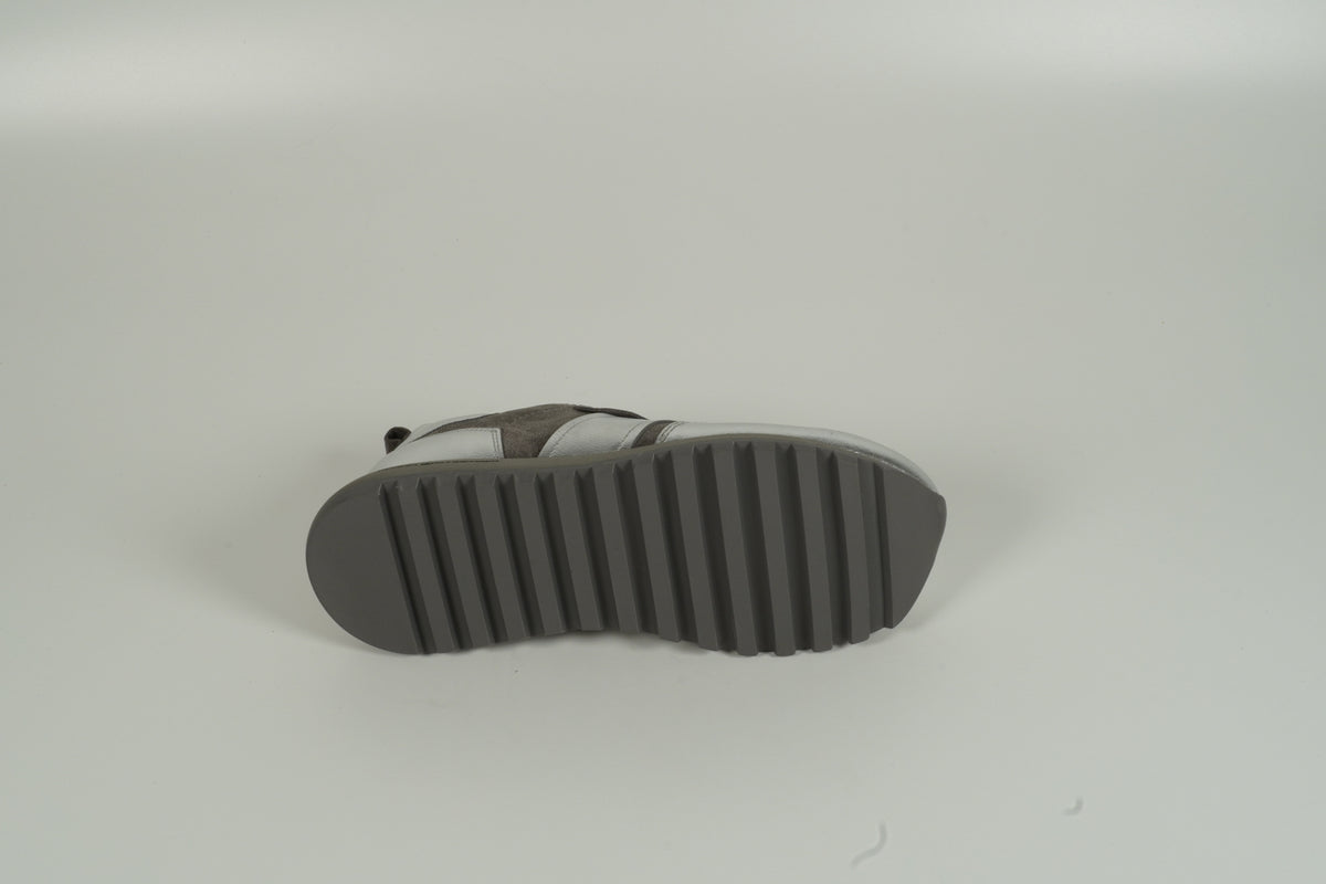 Sneaker Grau