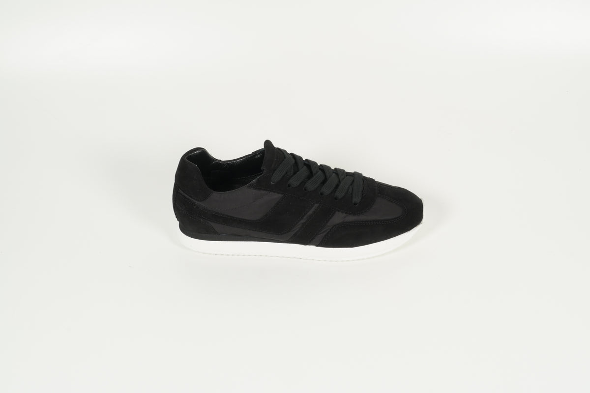 Sneaker Schwarz