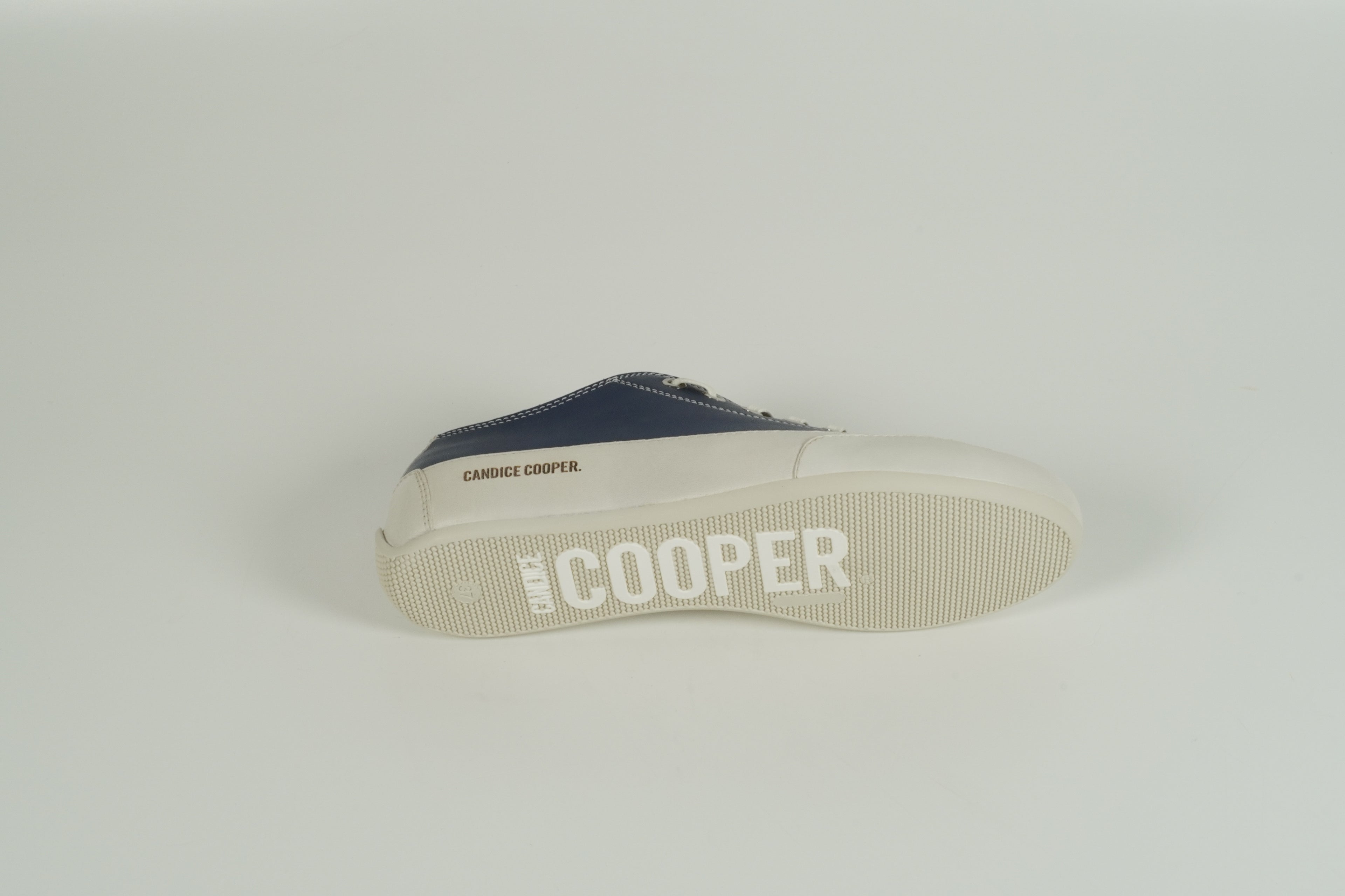 Baskets bleues