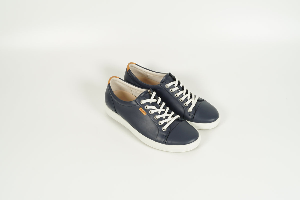 Baskets bleues