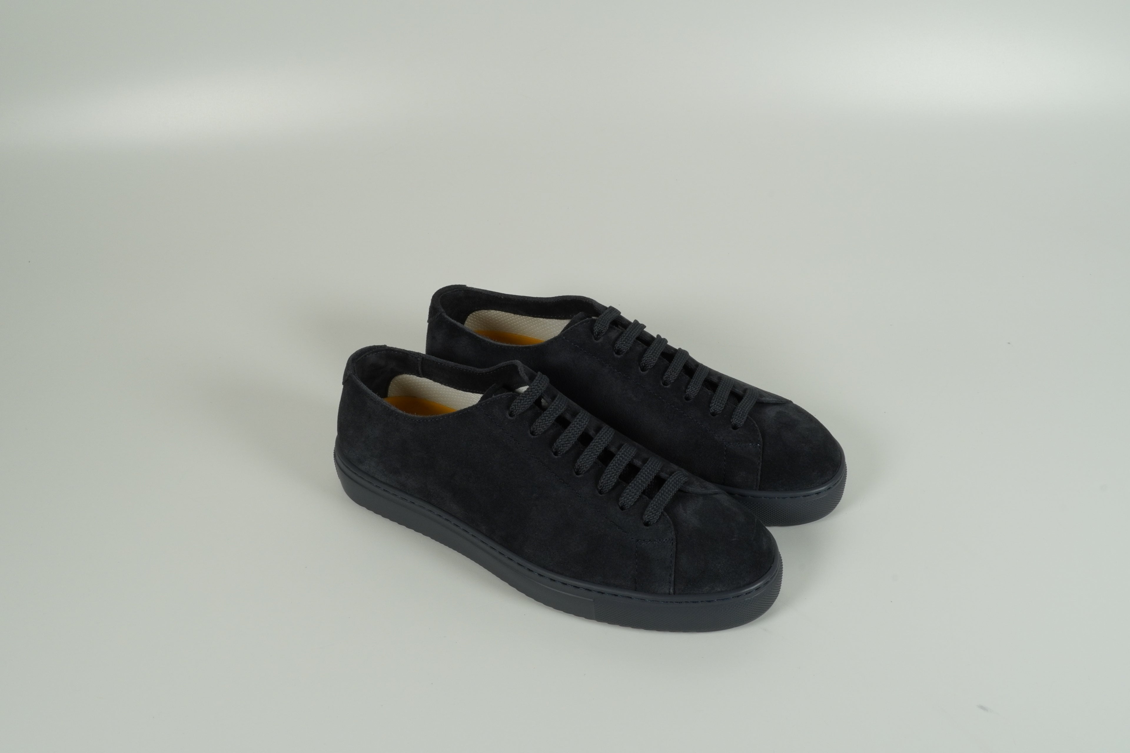 Baskets bleues