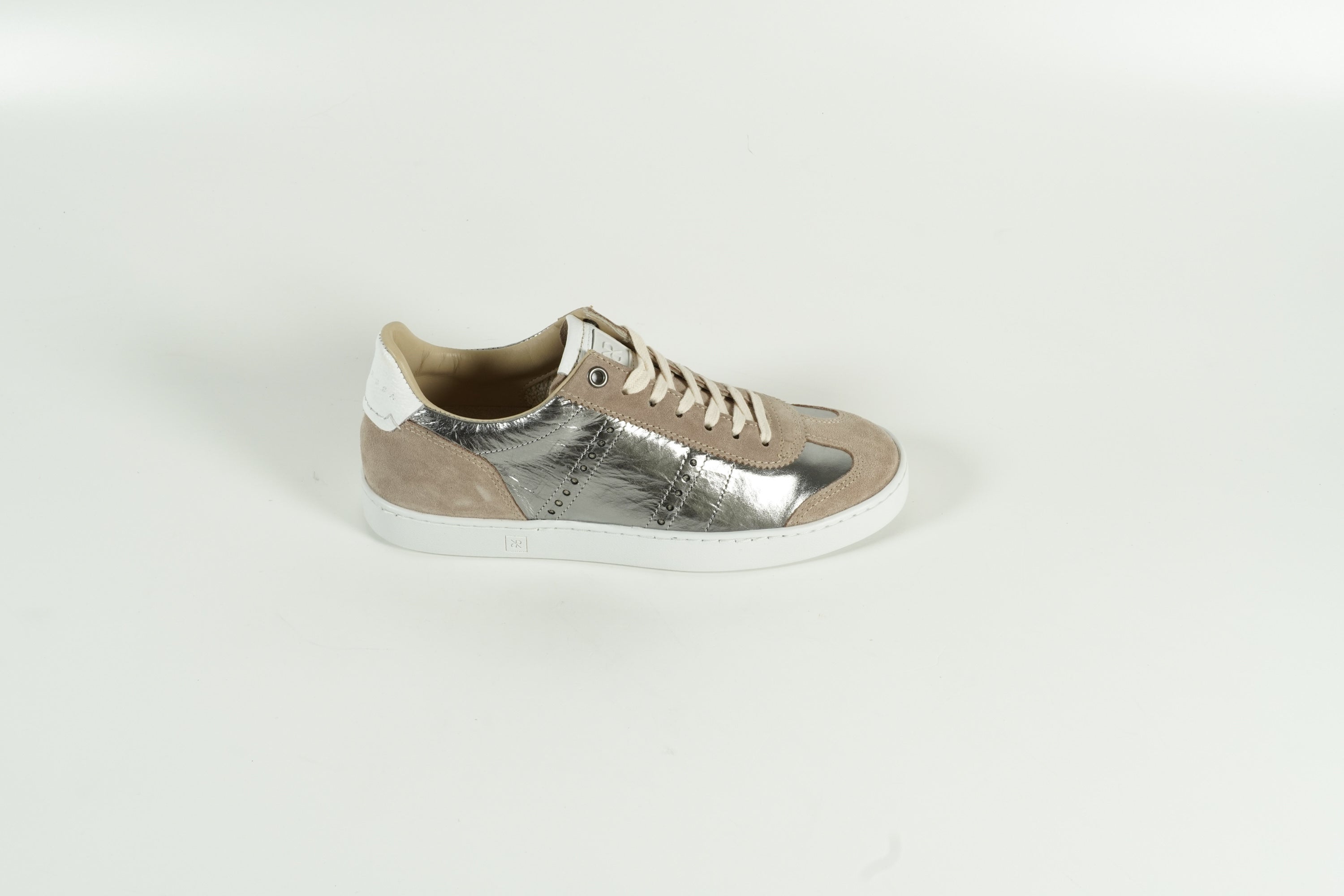Baskets beige argent