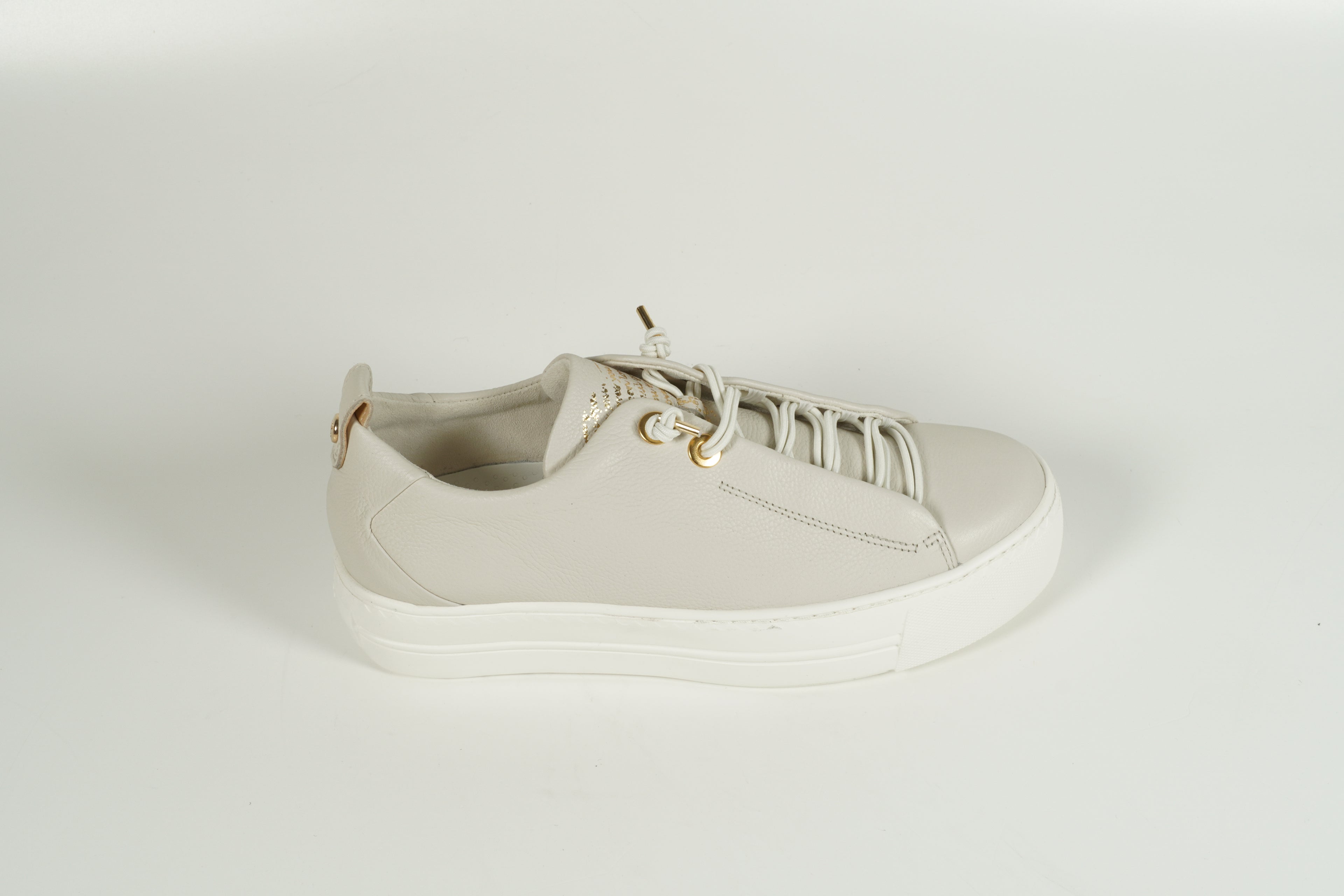 Baskets beiges