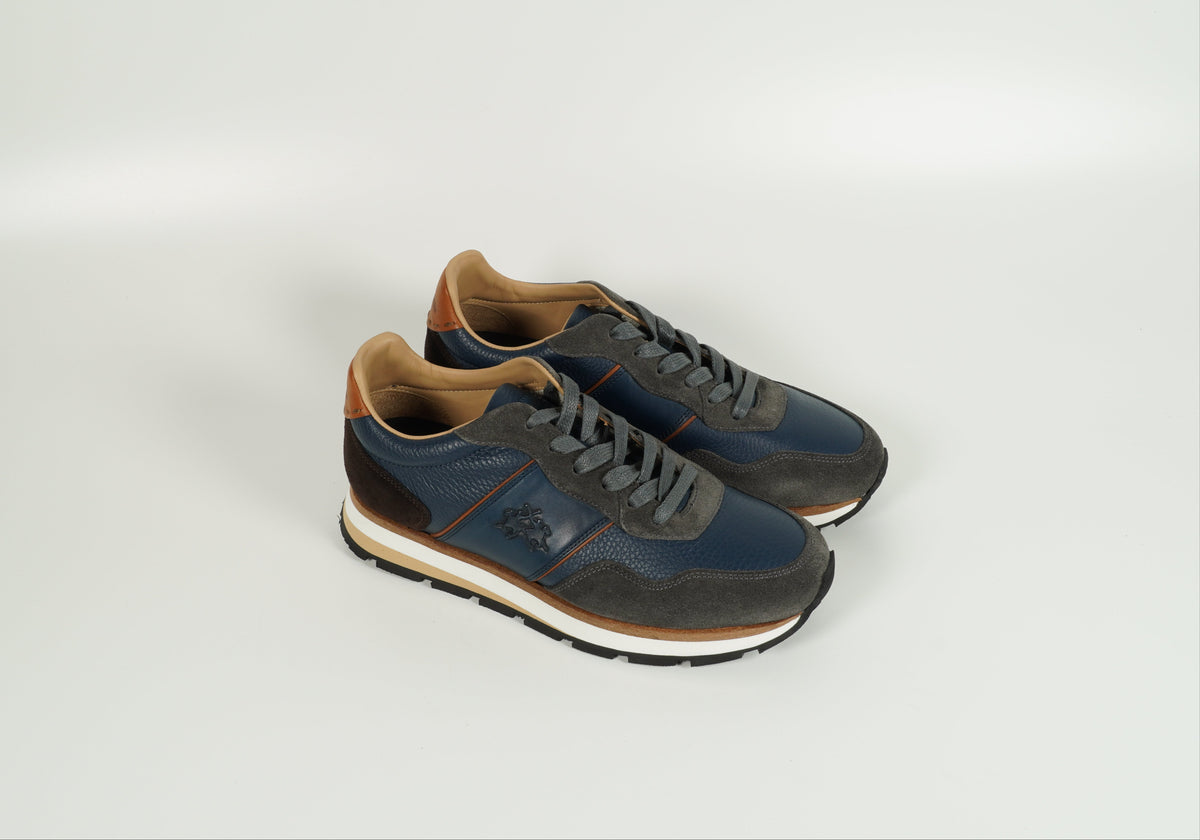 Baskets bleues