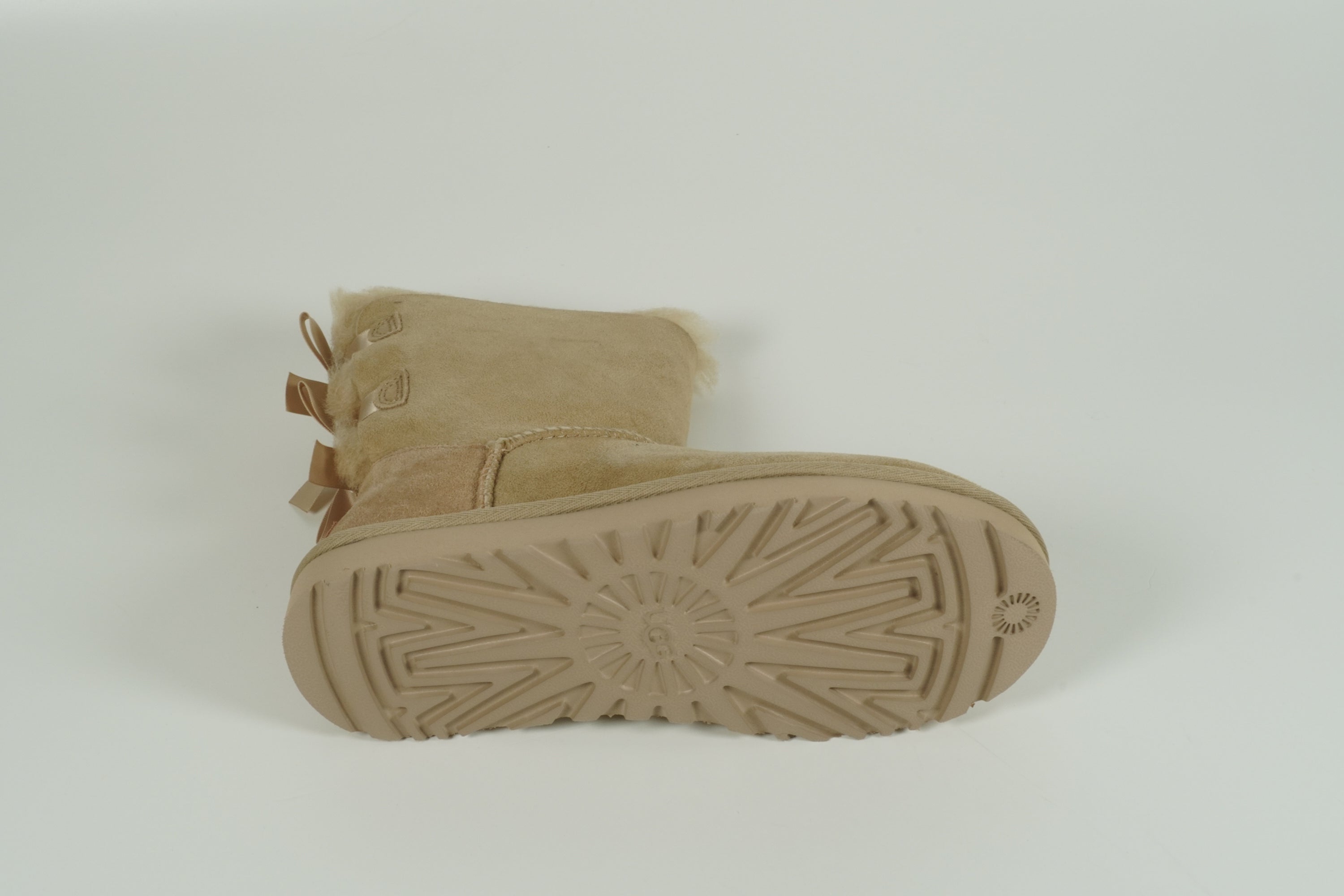 Bailey Bow III Beige