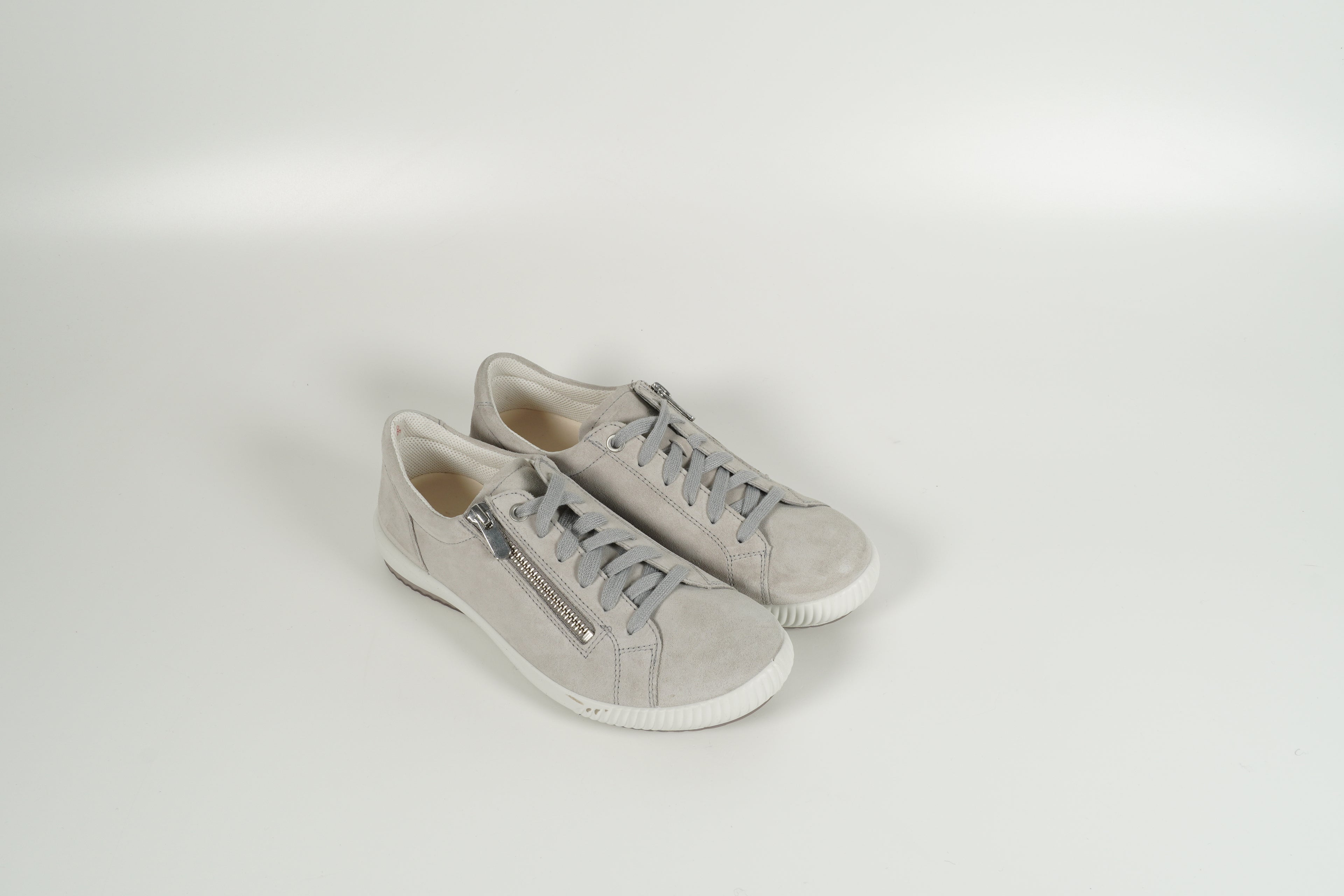 Baskets grises