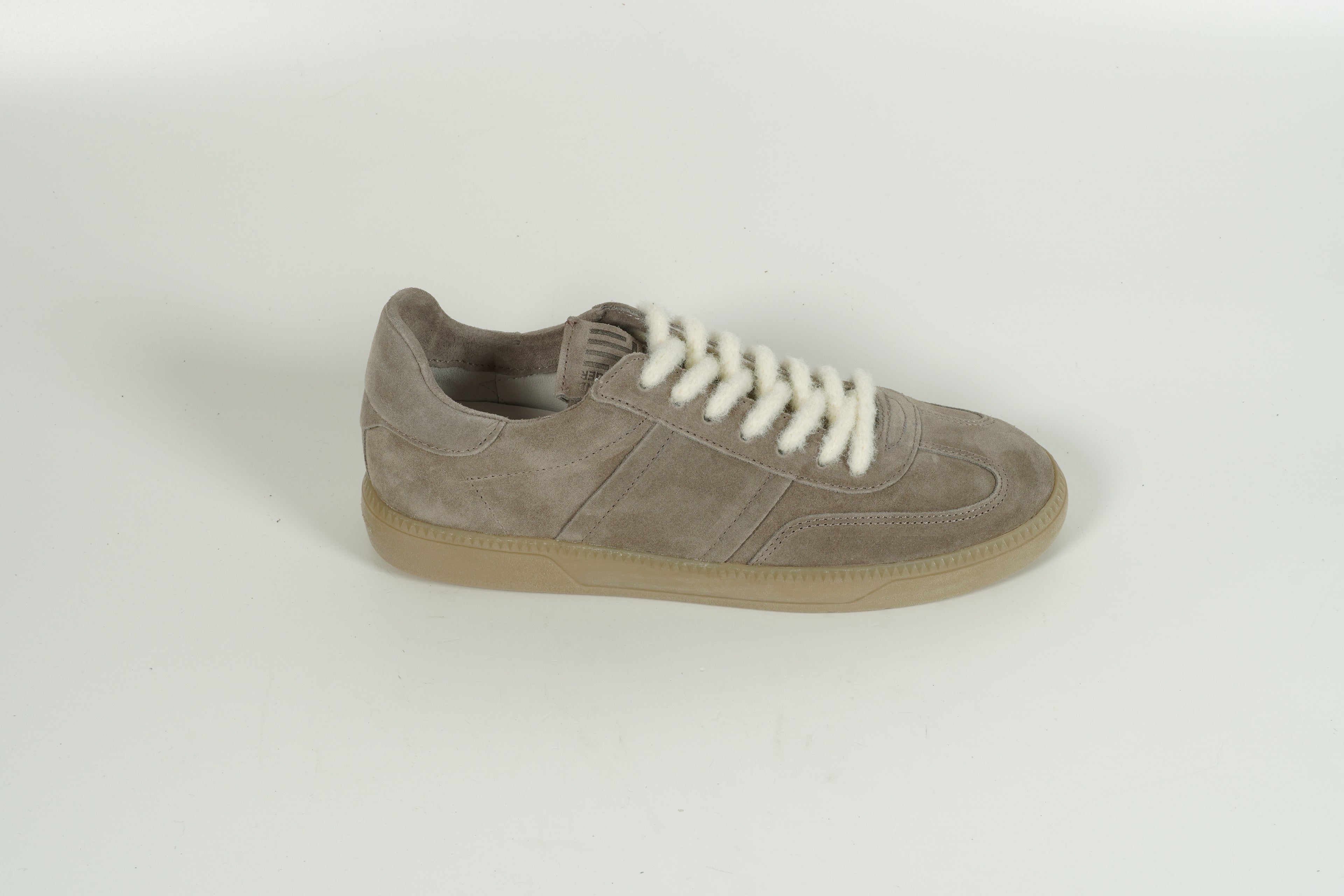 Baskets grises