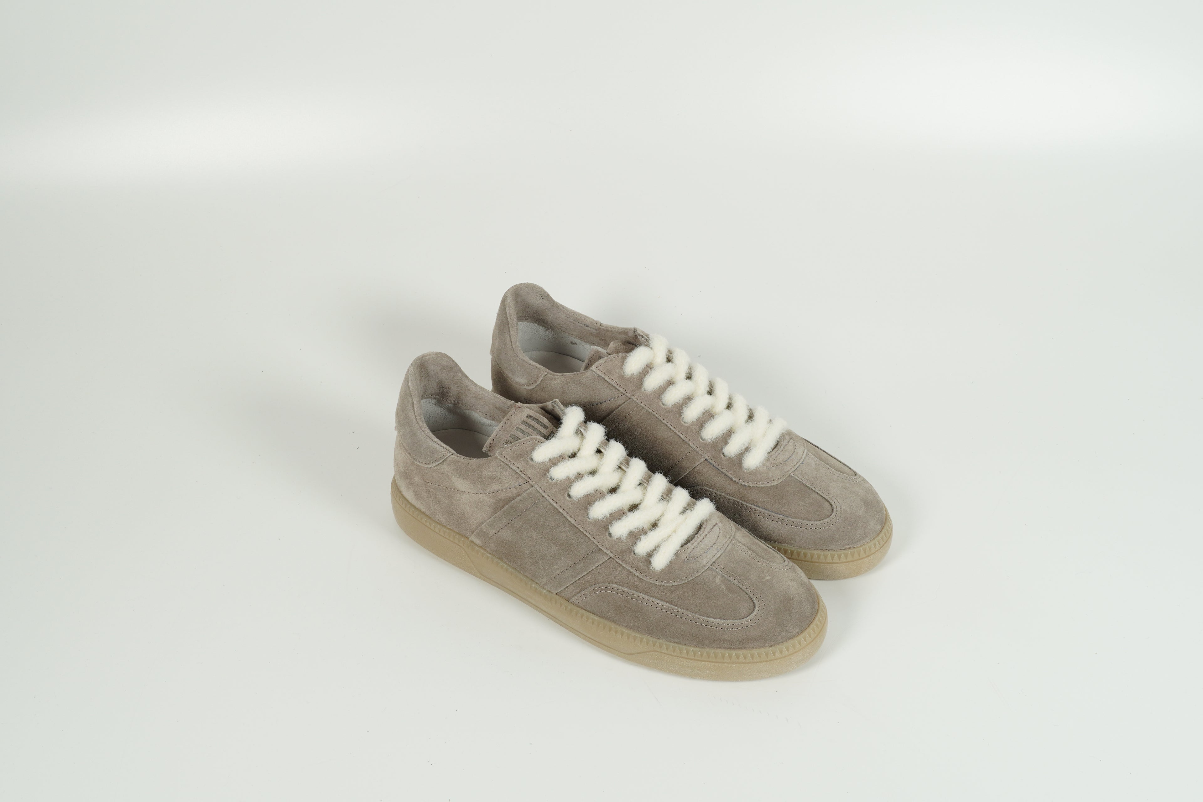 Baskets grises