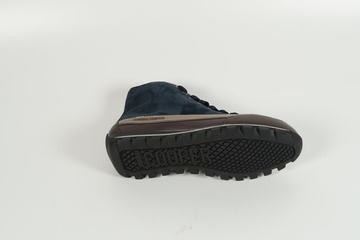 Baskets bleues
