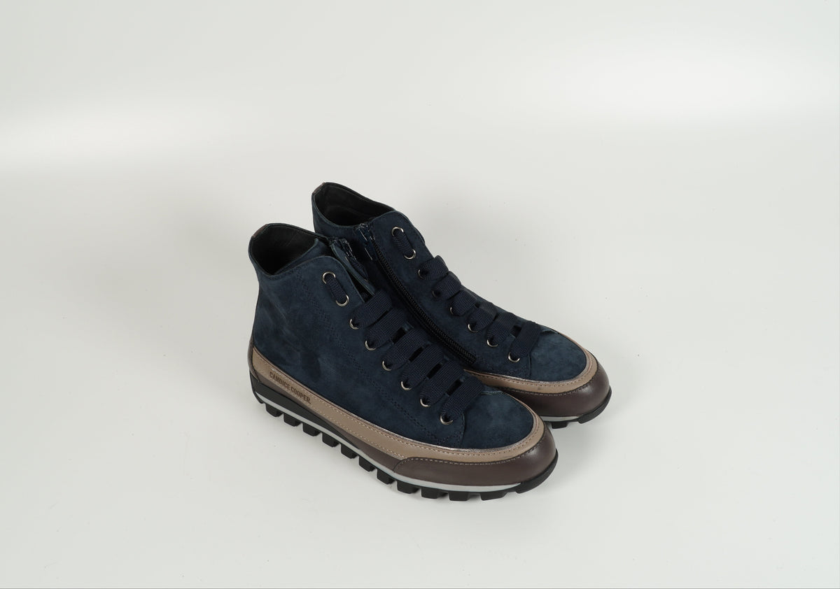 Baskets bleues