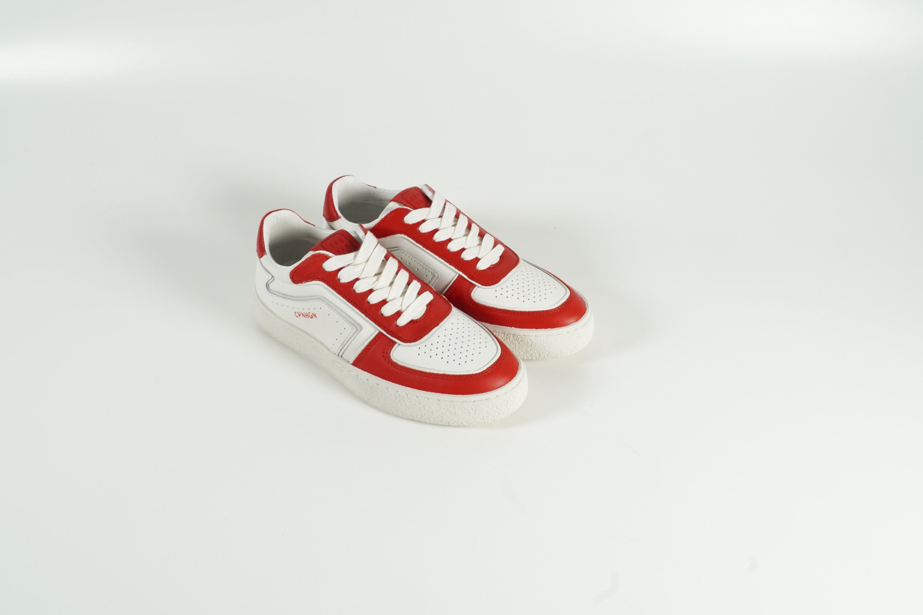 Baskets rouges