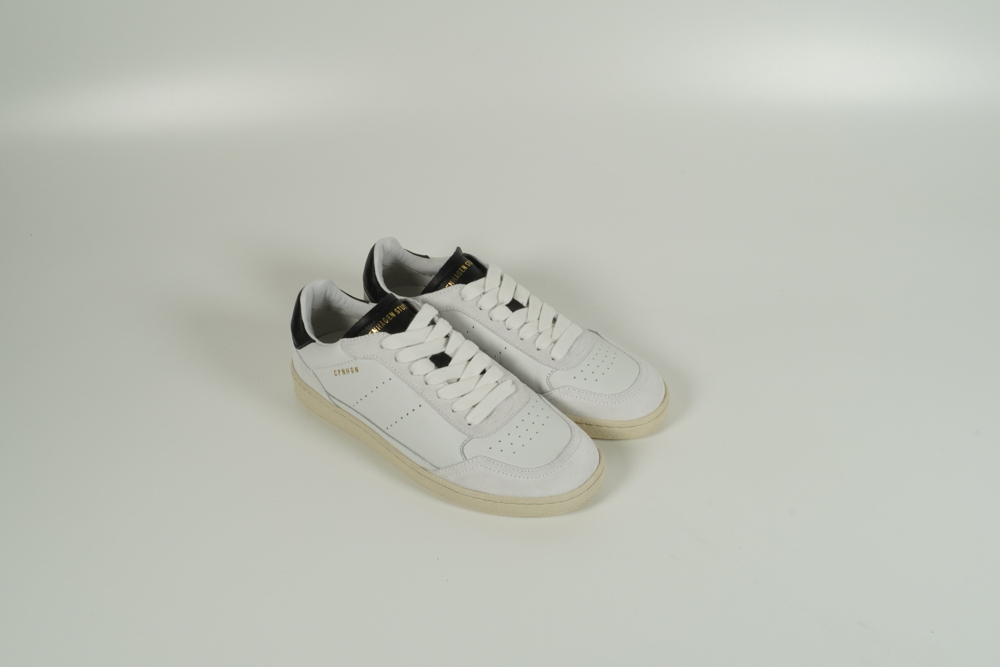 Sneaker White