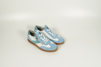 Sneaker Blau
