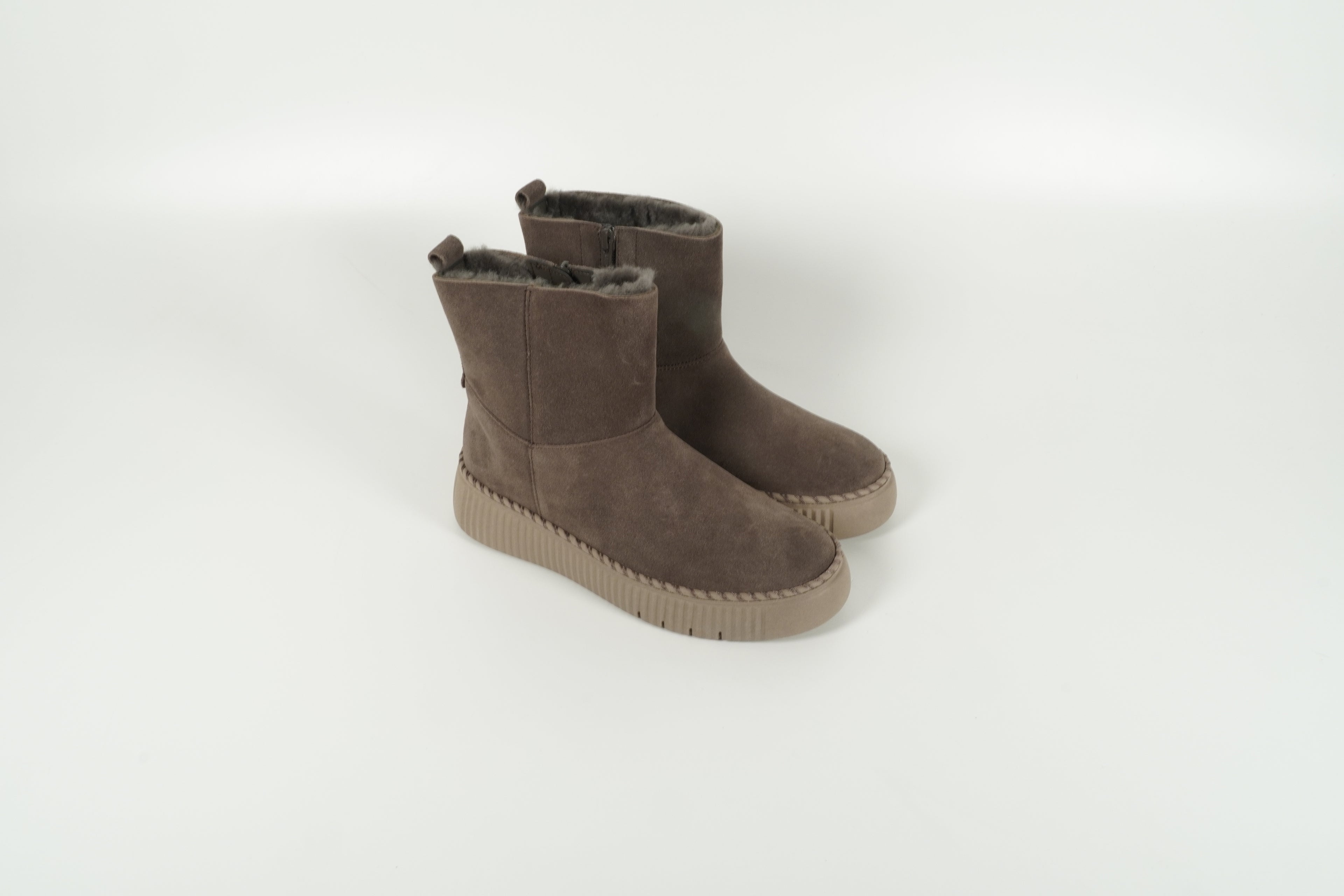Boot Grau