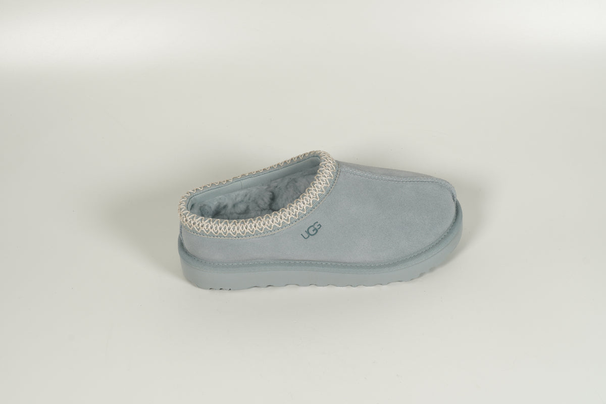 Tasman Hellblau