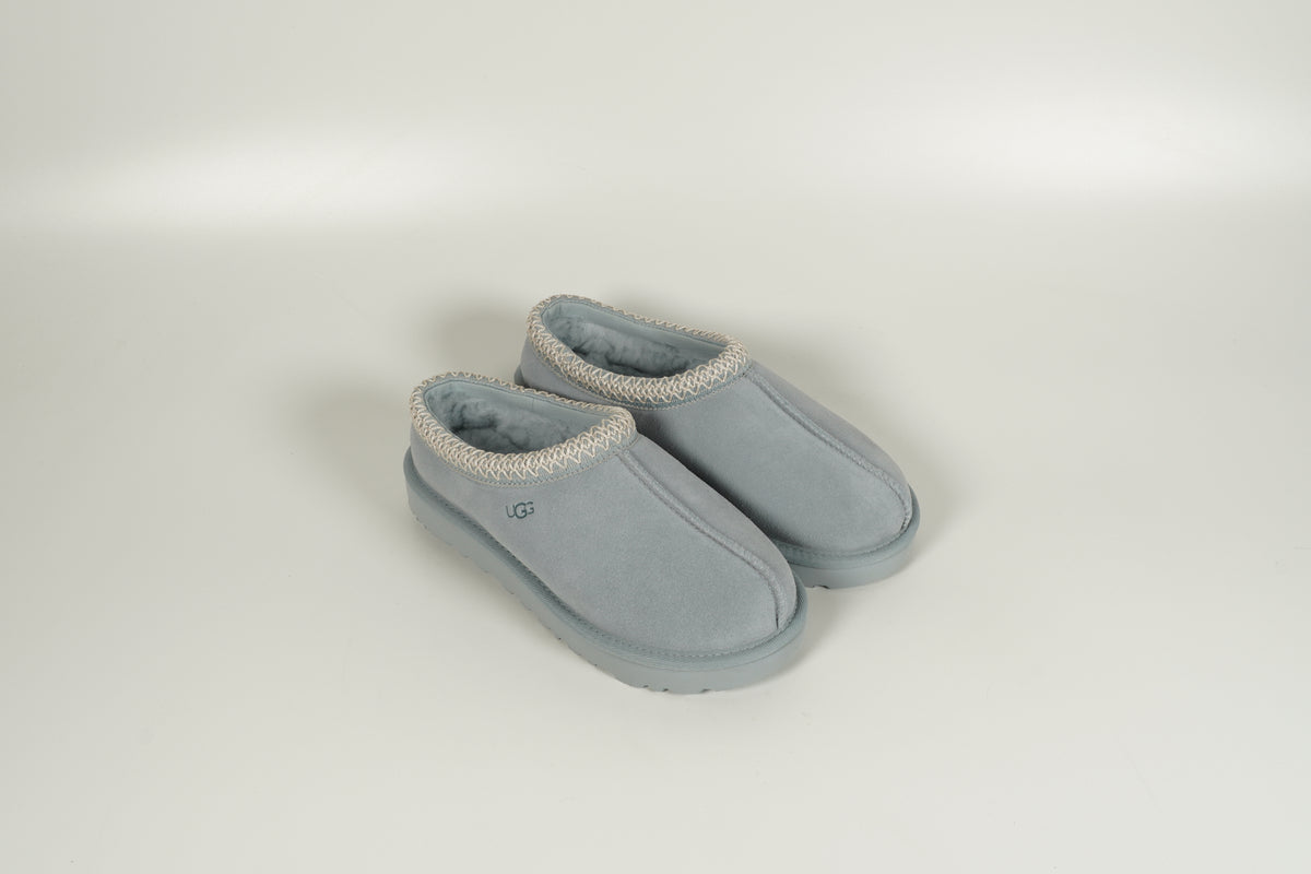 Tasman Hellblau