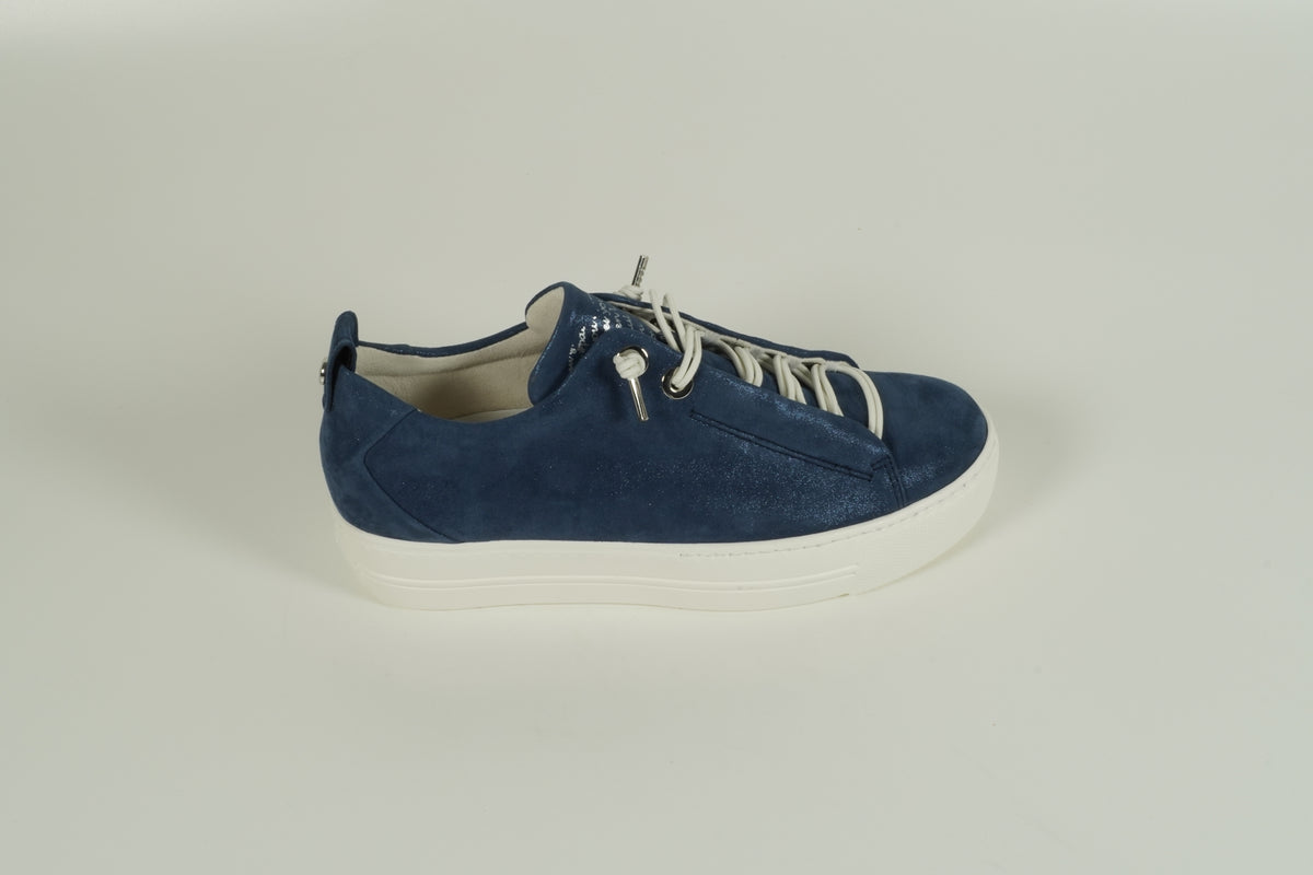 Baskets bleues