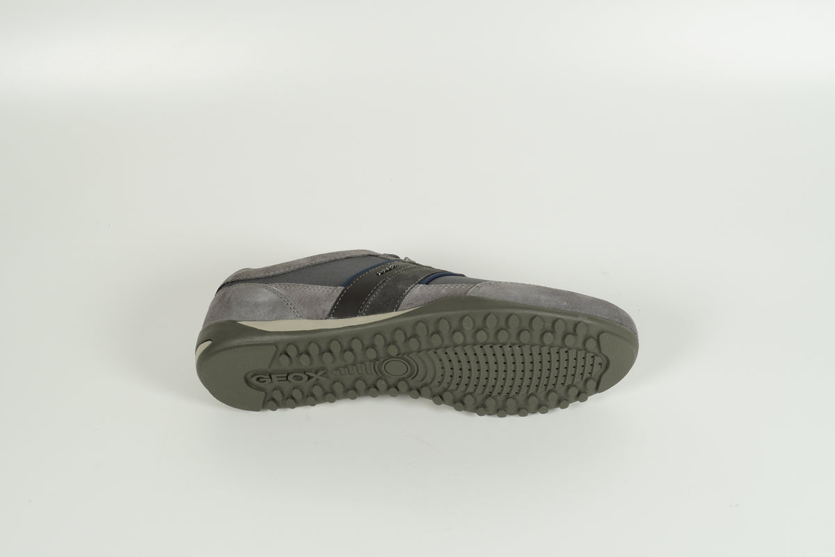 Baskets grises