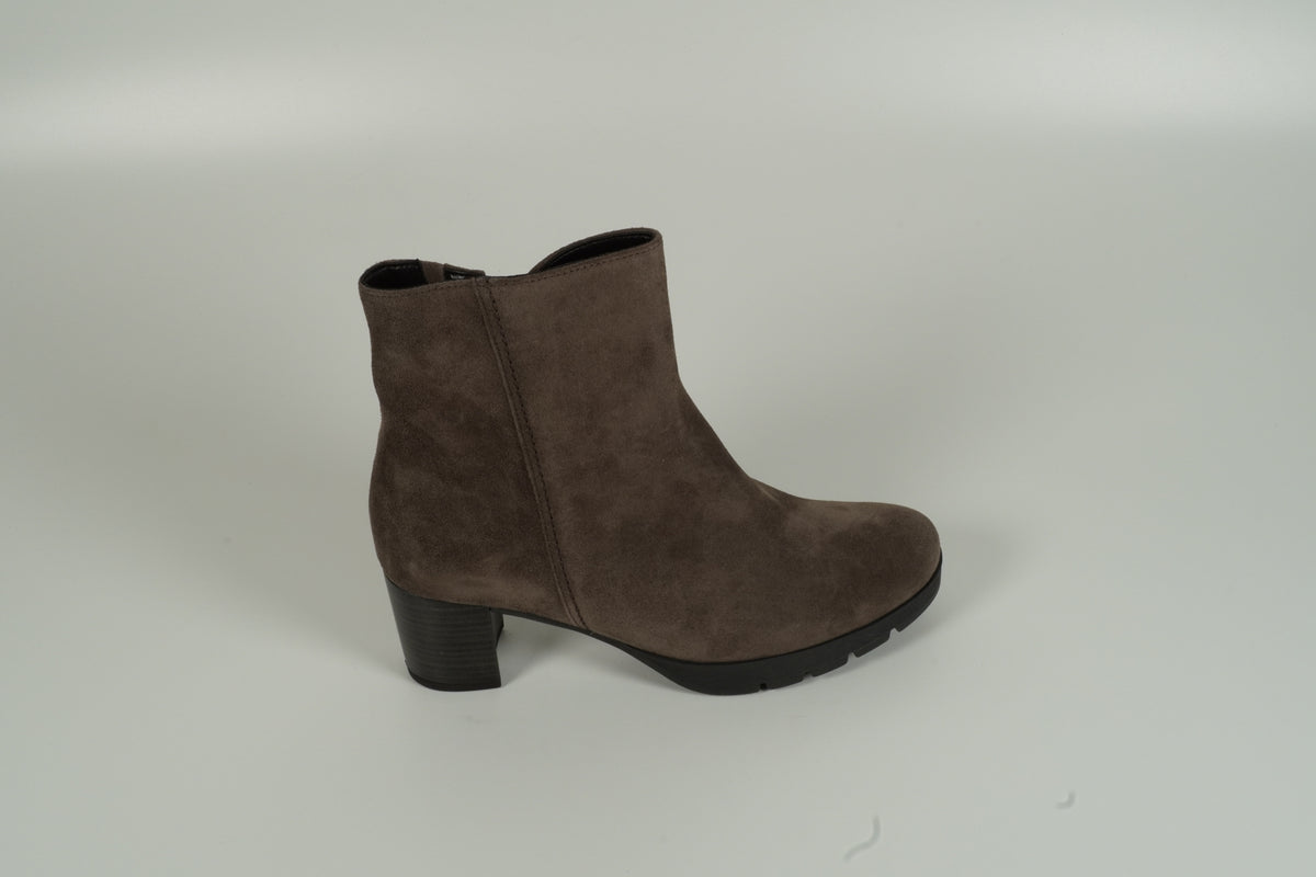 ankle boots brown