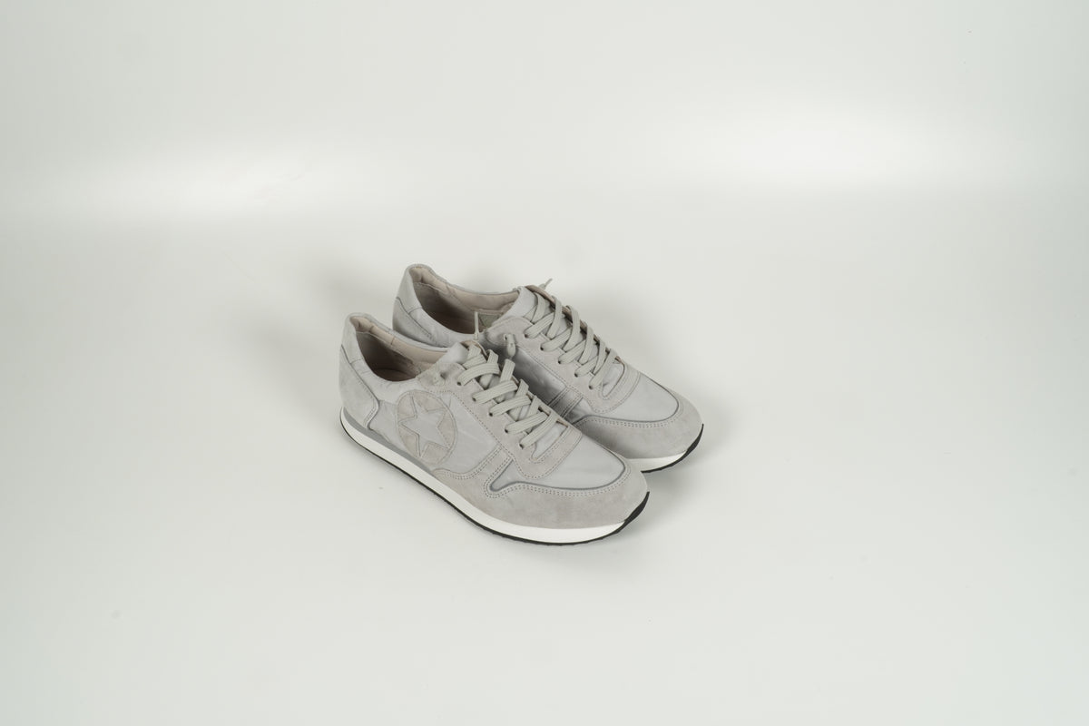 Sneaker Grau