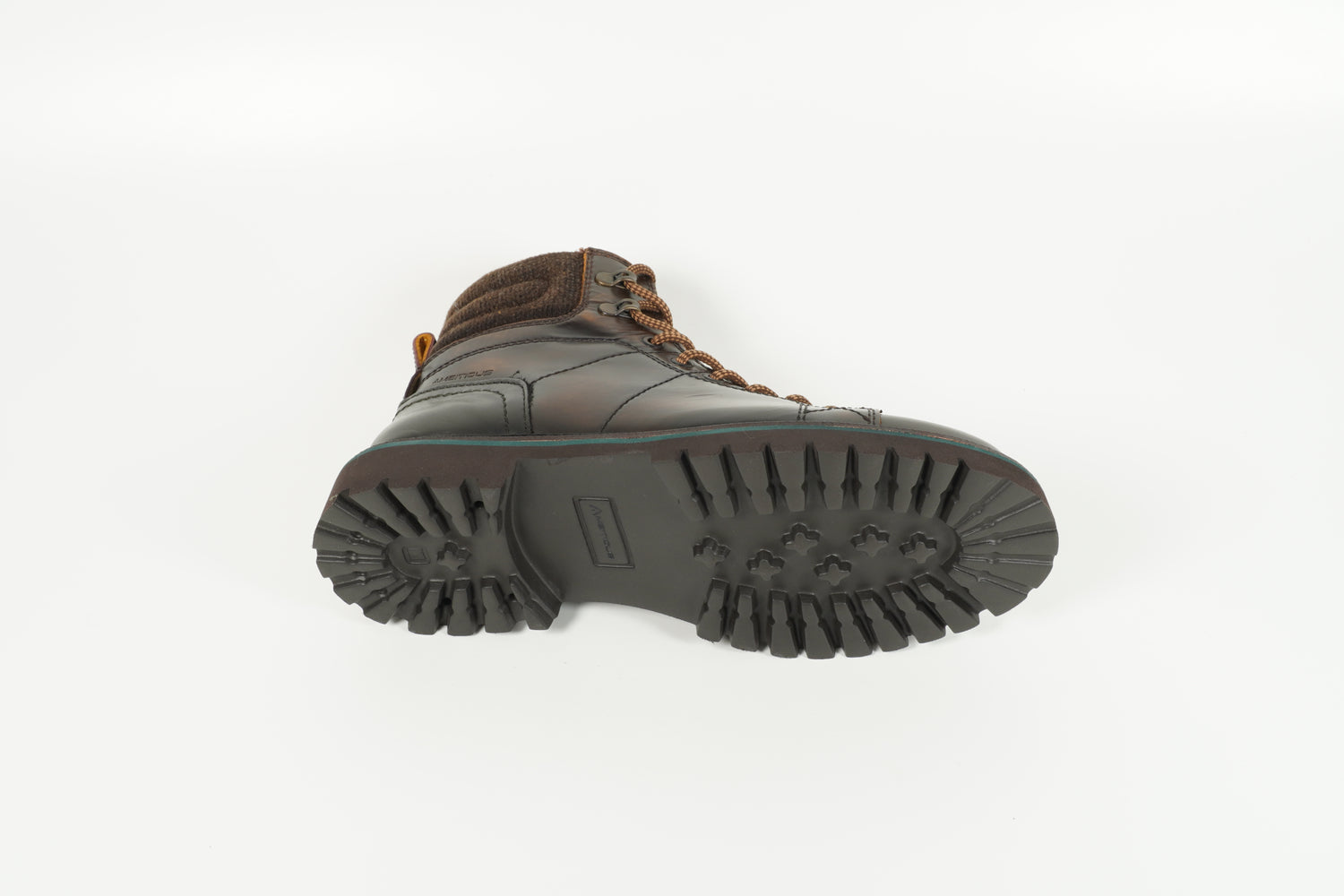 Boot Braun