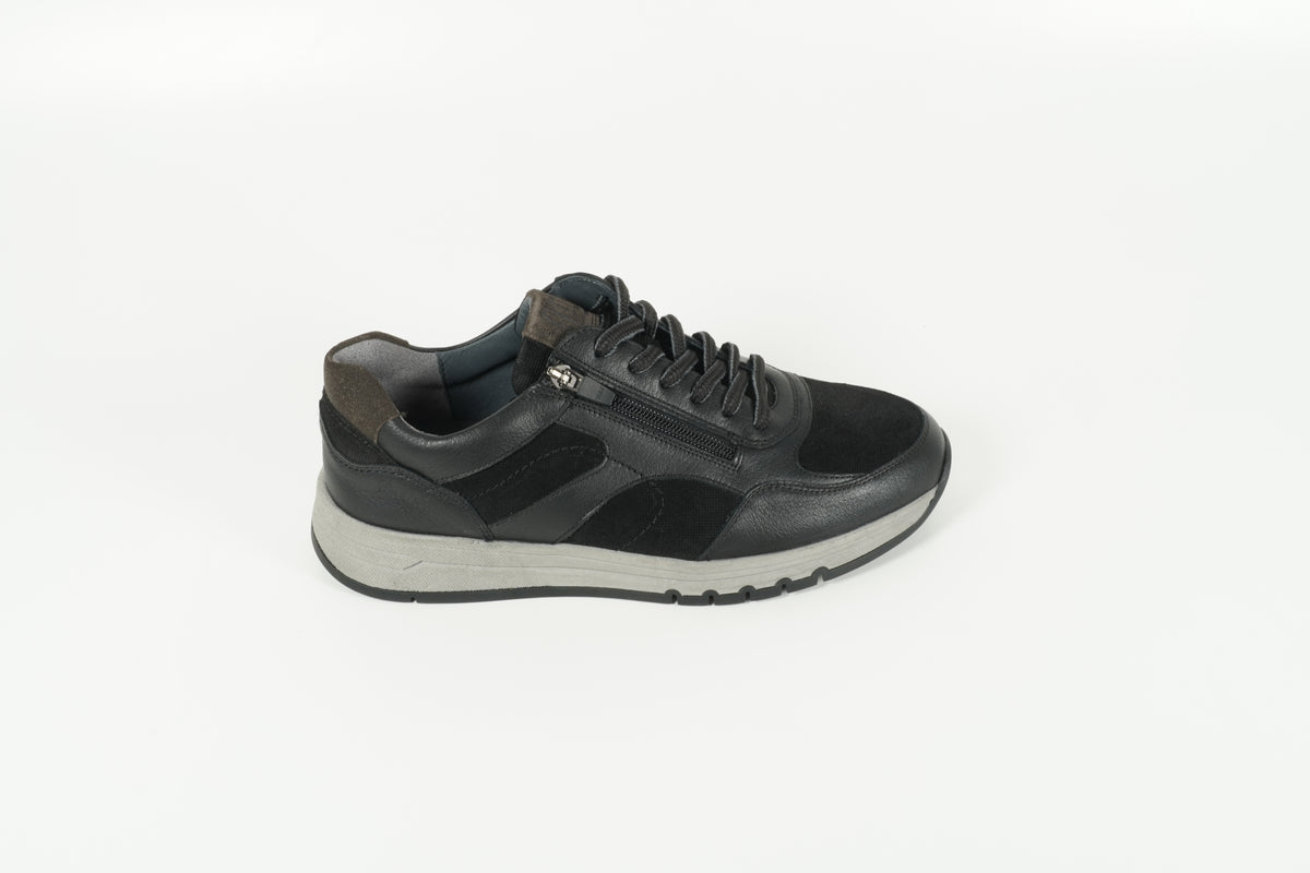 Sneaker Schwarz