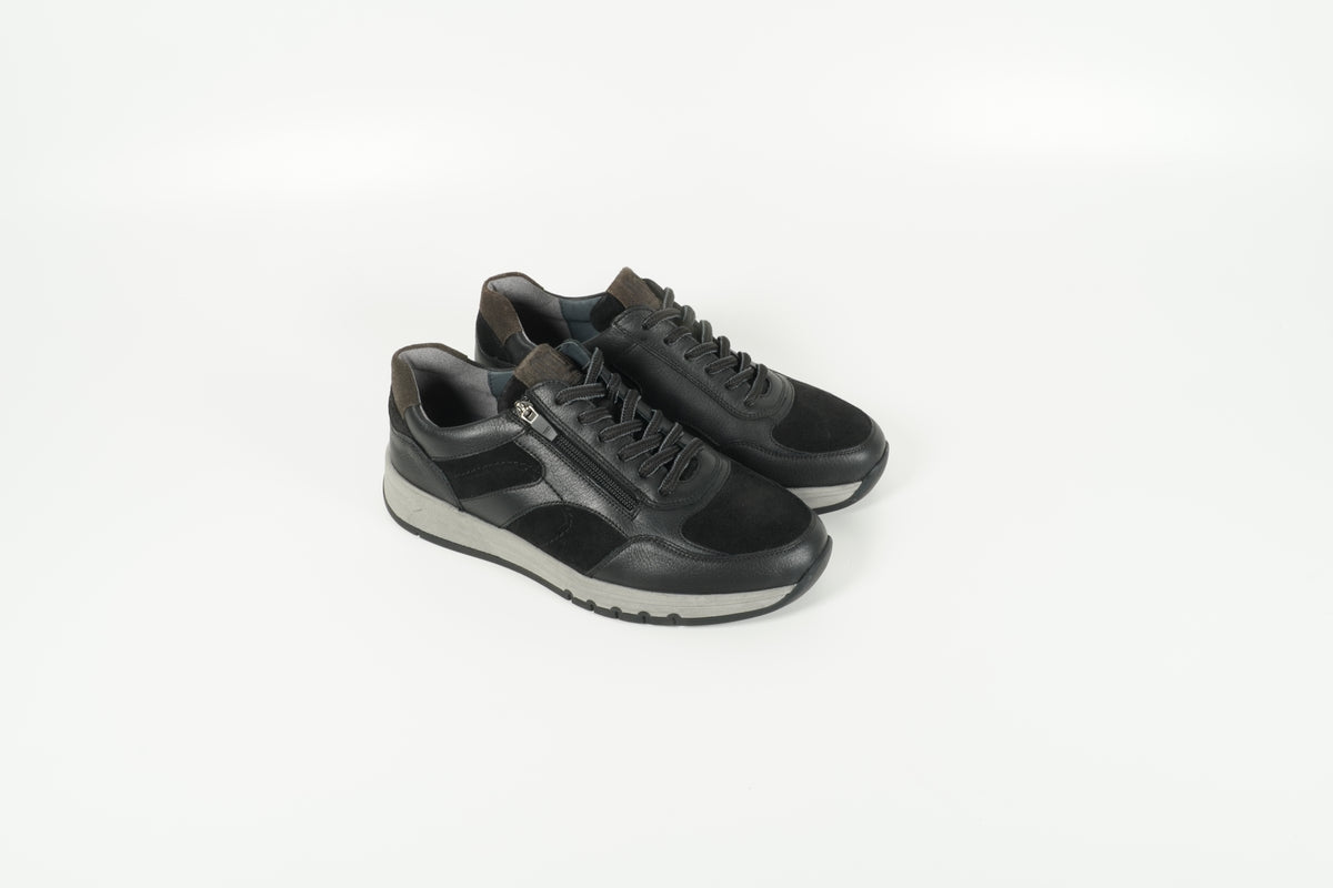 Sneaker Schwarz