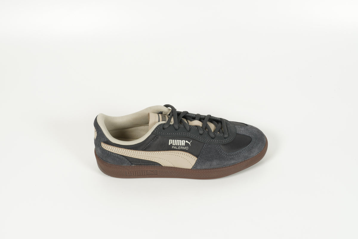 Sneaker Grau