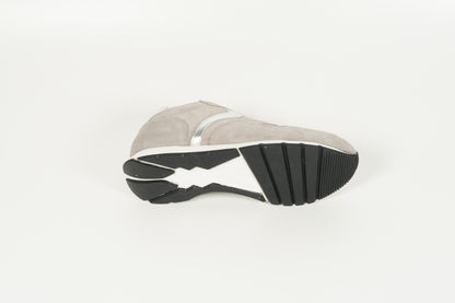 Sneaker Grau