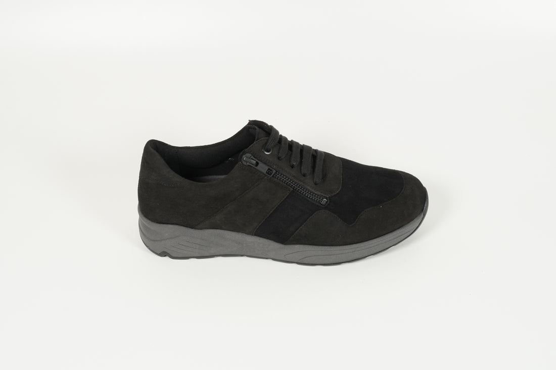 665001-01018 black Suede