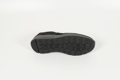 665001-01018 black Suede