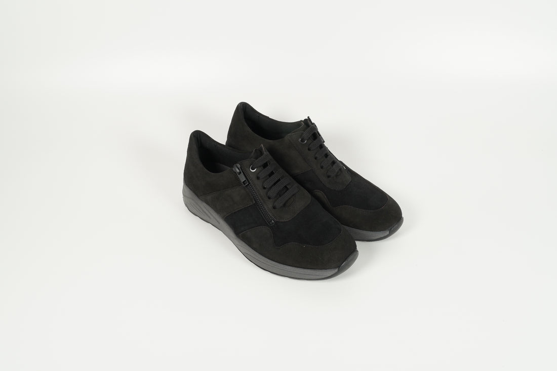 665001-01018 black Suede