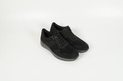 665001-01018 black Suede