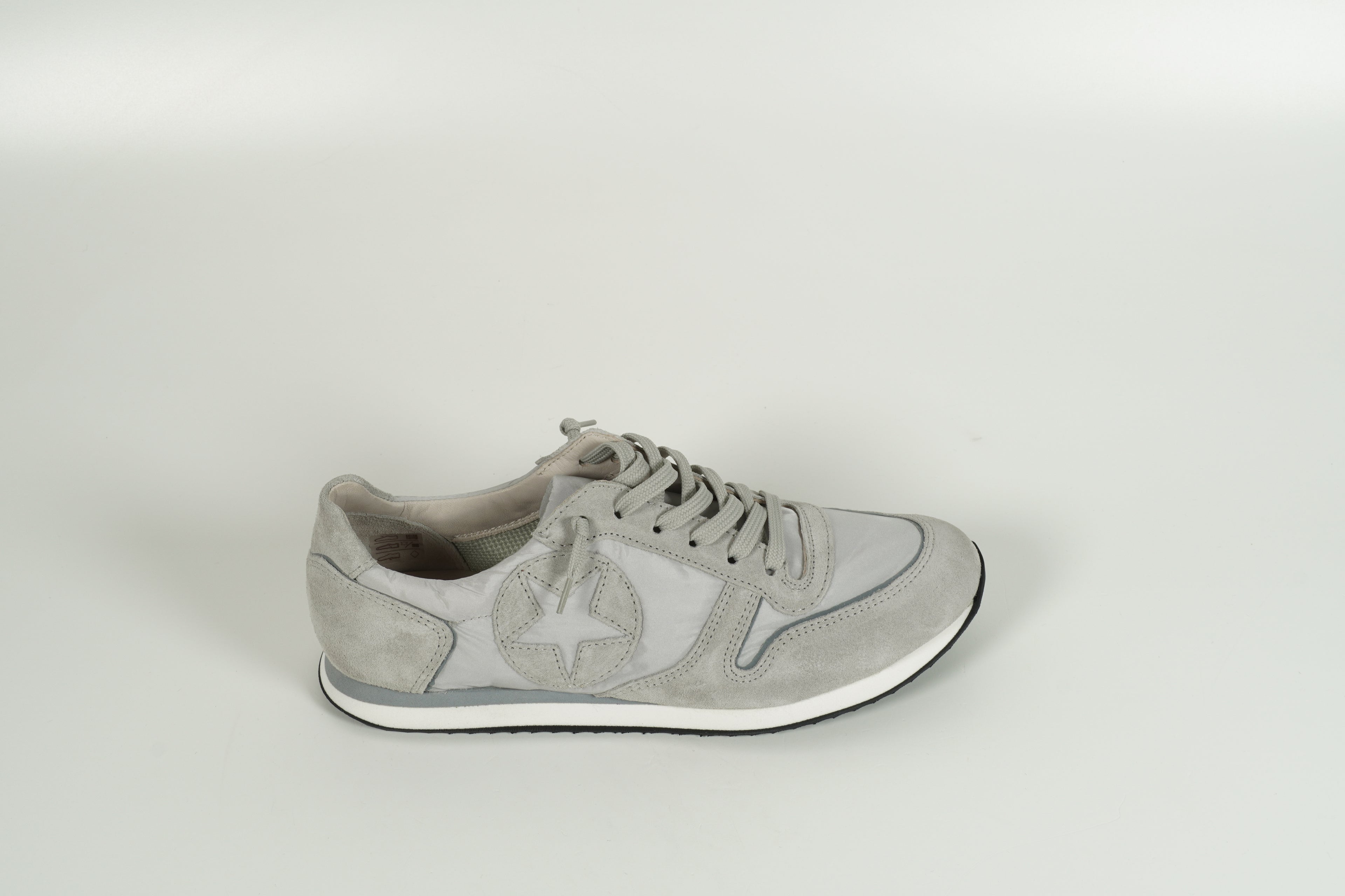 Sneaker Grau