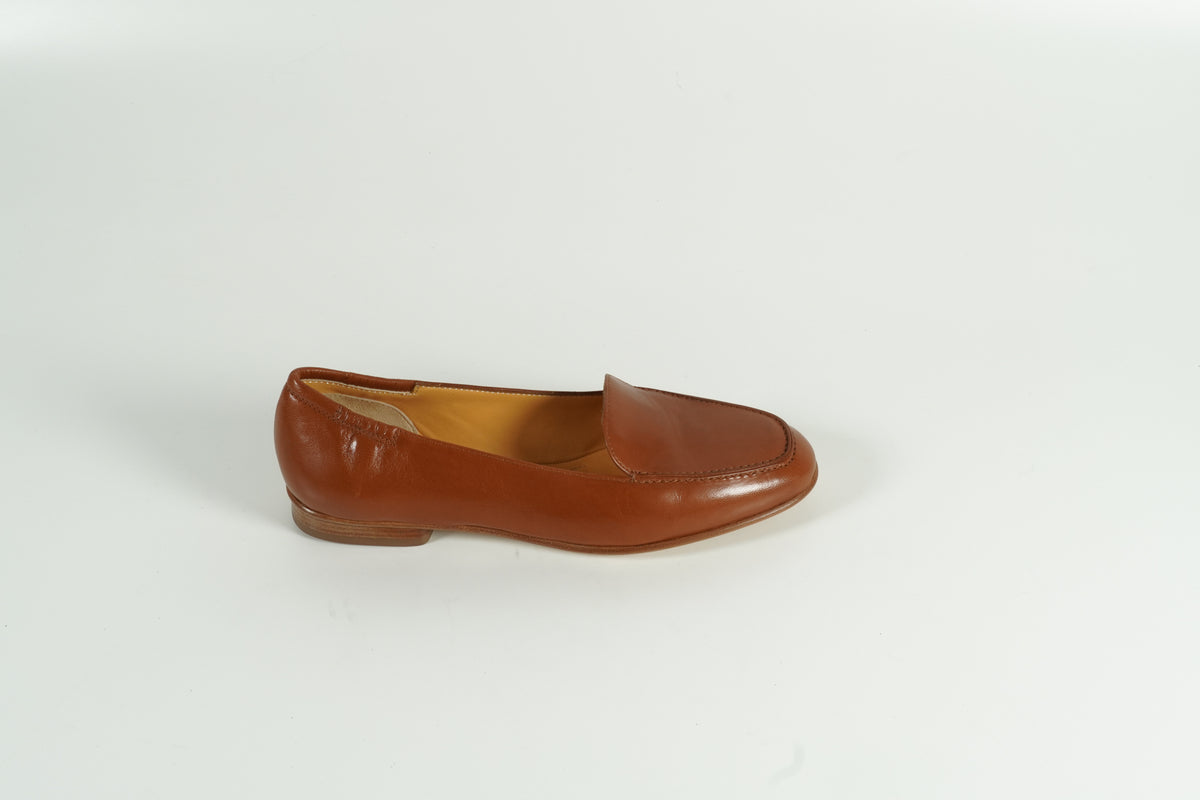 brown low shoe