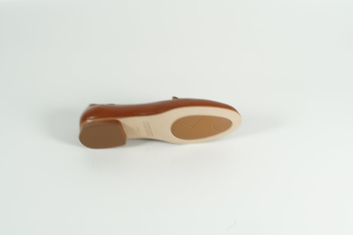 brown low shoe