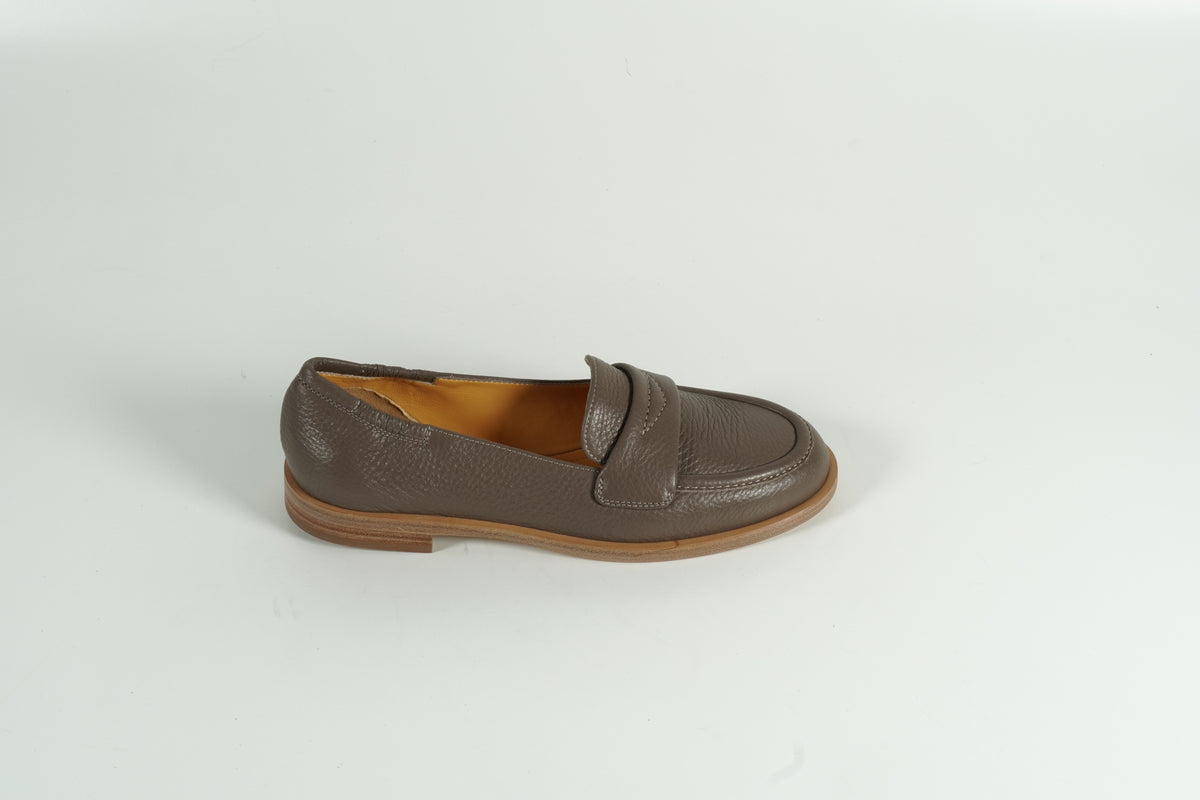 Taupe low shoe