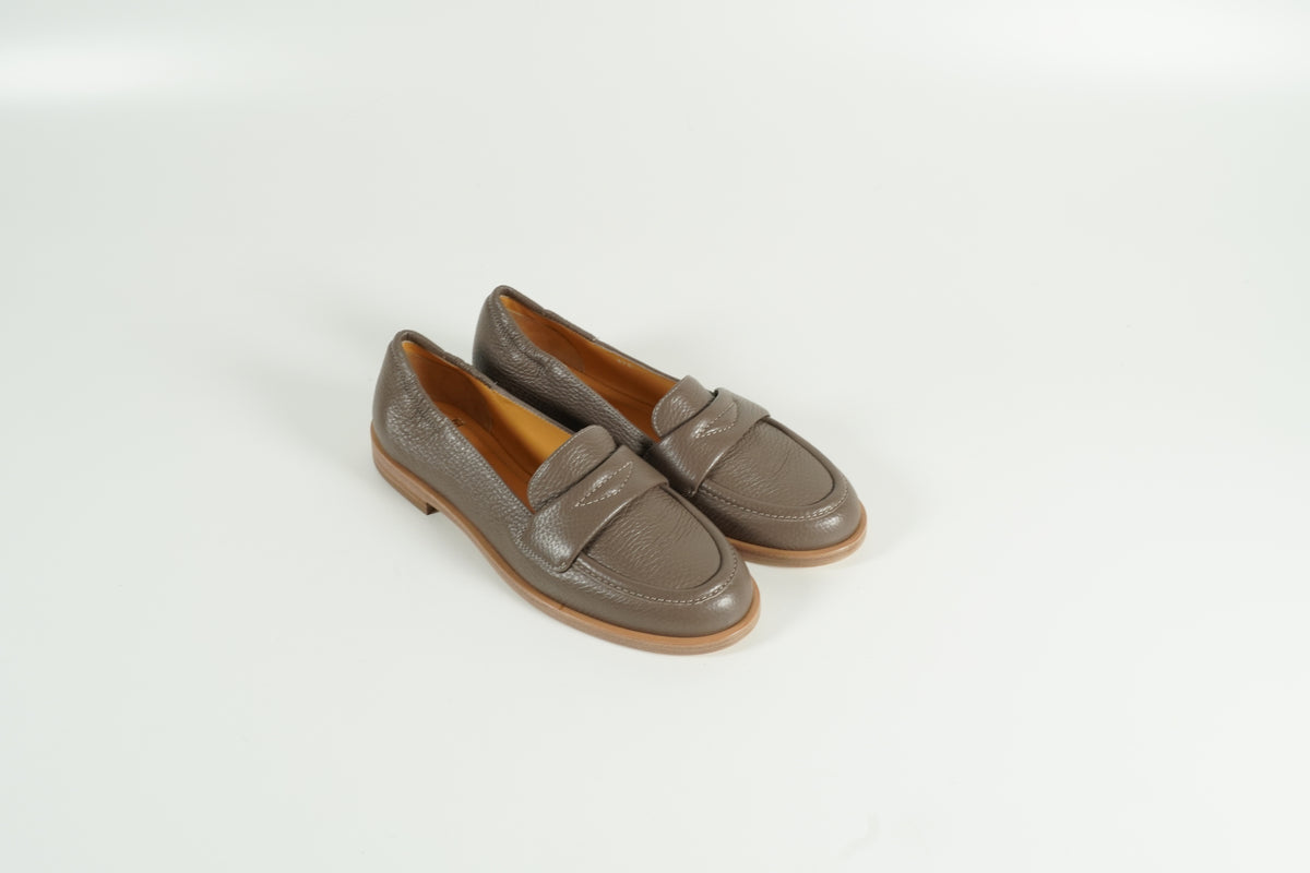 Taupe low shoe