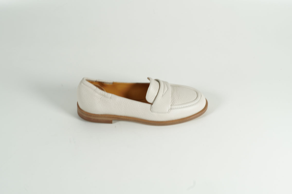 White low shoe