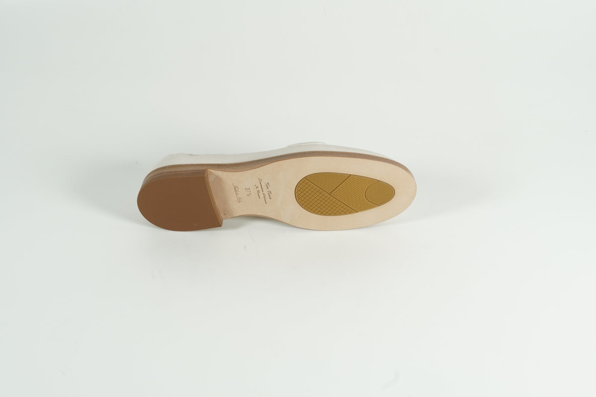 White low shoe